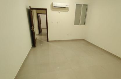 Apartment - 2 Bedrooms - 2 Bathrooms for rent in Umm Ghuwailina 4 - Umm Ghuwailina - Doha