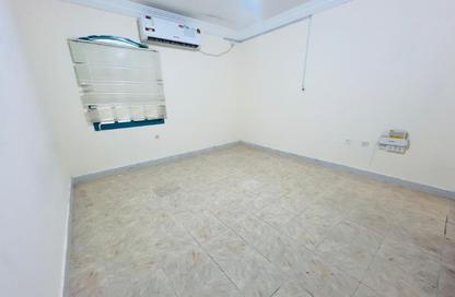 Apartment - 1 Bedroom - 1 Bathroom for rent in Umm Ghuwalina - Umm Ghuwailina - Doha