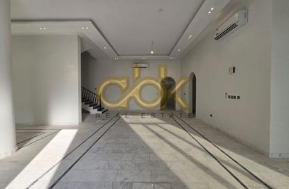 Villa - 4 Bedrooms - 5 Bathrooms for rent in Duhail Villas - Al Duhail - Doha