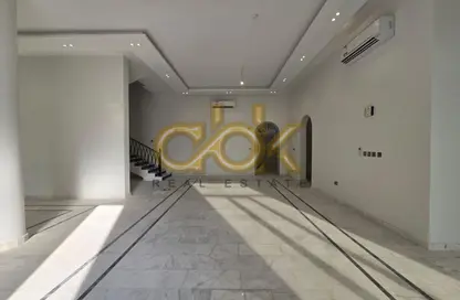 Villa - 4 Bedrooms - 5 Bathrooms for rent in Duhail Villas - Al Duhail - Doha
