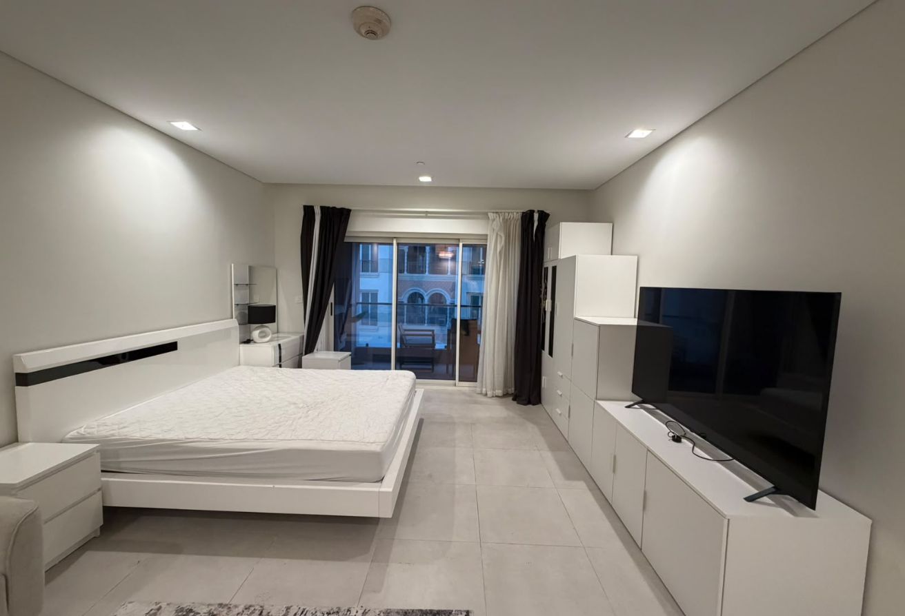 Elegant Fully Furnished Studio with Full Sea View thumbnail 2