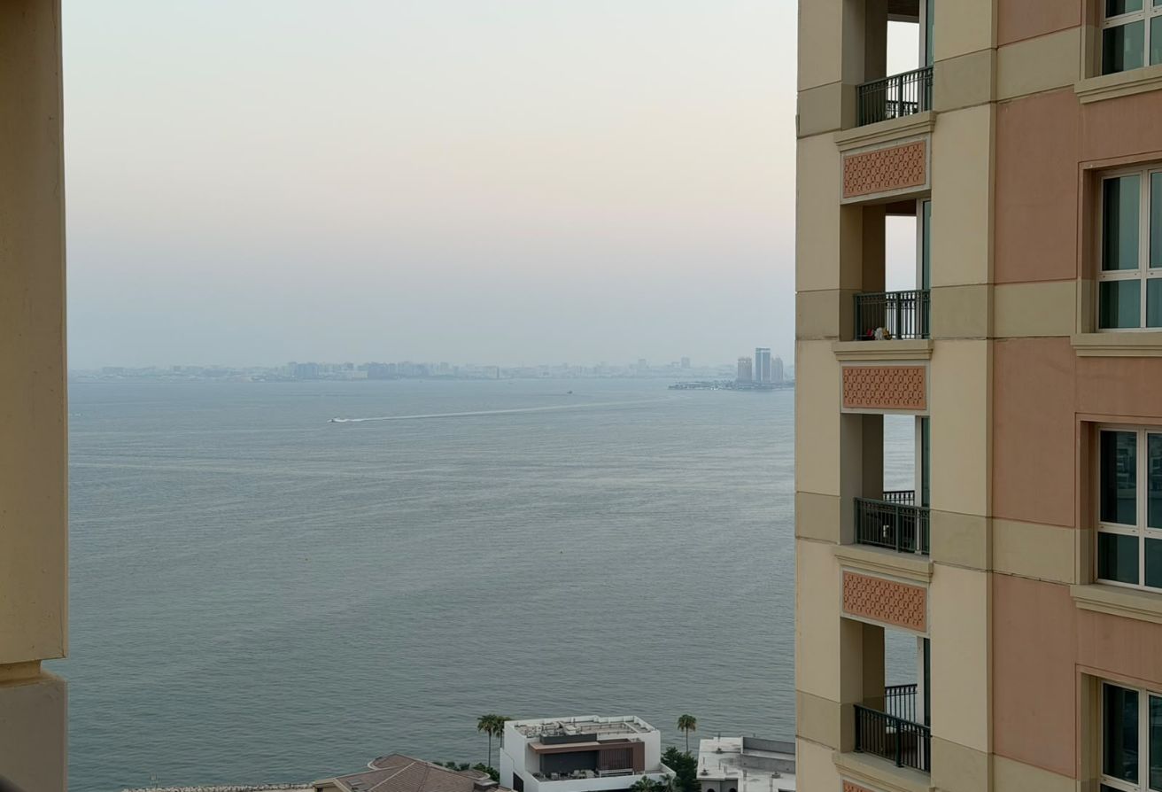 Elegant Fully Furnished Studio with Full Sea View thumbnail 3