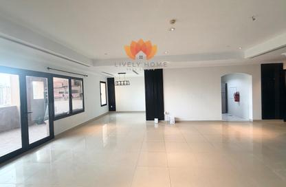 Apartment - 3 Bedrooms - 4 Bathrooms for rent in East Porto Drive - Porto Arabia - The Pearl Island - Doha