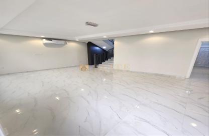 مجمع سكني - 4 غرف نوم - 5 حمامات للايجار في وادي المرخ - مريخ - المريخ - الدوحة