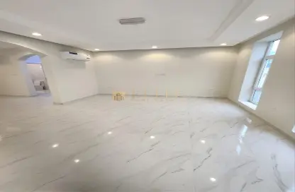 مجمع سكني - 4 غرف نوم - 5 حمامات للايجار في وادي المرخ - مريخ - المريخ - الدوحة