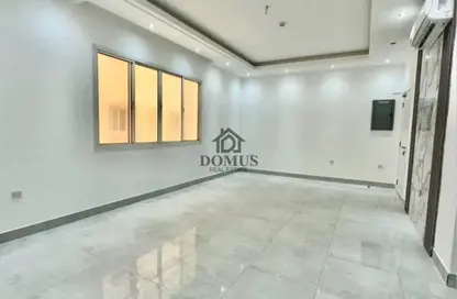 Apartment - 2 Bedrooms - 3 Bathrooms for rent in Thabit Bin Zaid Street - Al Mansoura - Doha