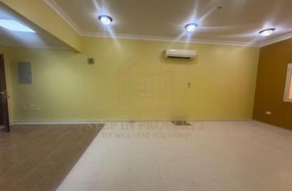 Apartment - 3 Bedrooms - 3 Bathrooms for rent in Asim Bin Omar Street - Al Mansoura - Doha Apartment - 3 Bedrooms - 3 Bathrooms for rent in Asim Bin Omar Street - Al Mansoura - Doha
