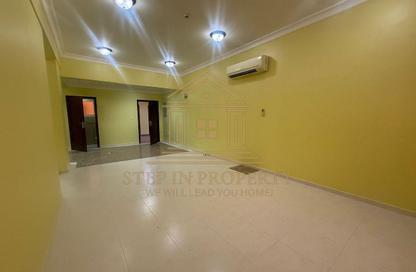 Apartment - 3 Bedrooms - 3 Bathrooms for rent in Asim Bin Omar Street - Al Mansoura - Doha Apartment - 3 Bedrooms - 3 Bathrooms for rent in Asim Bin Omar Street - Al Mansoura - Doha