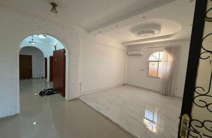 Apartment - 4 Bedrooms - 5 Bathrooms for rent in Al Aziziyah - Al Aziziyah - Doha