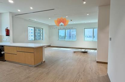 Apartment - 2 Bedrooms - 2 Bathrooms for rent in Boulevard View - Yasmeen City - Lusail
