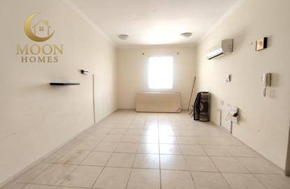 Apartment - 2 Bedrooms - 2 Bathrooms for rent in Al Muntazah Street - Al Muntazah - Doha