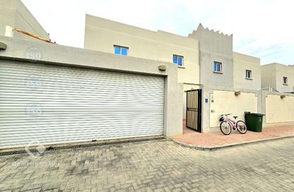 Villa - 4 Bedrooms - 6 Bathrooms for rent in Umm Al Seneem Street - Ain Khaled - Doha