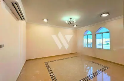 Villa - 5 Bedrooms - 5 Bathrooms for rent in Al Hanaa Street - Al Gharrafa - Doha