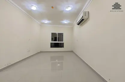 Apartment - 2 Bedrooms - 2 Bathrooms for rent in Al Mansoura - Al Mansoura - Doha