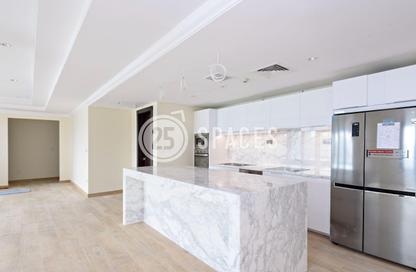 Apartment - 2 Bedrooms - 3 Bathrooms for rent in East Porto Drive - Porto Arabia - The Pearl Island - Doha
