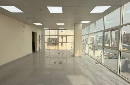 Warehouse - Studio - 6 Bathrooms for rent in Industrial Area - Industrial Area - Doha