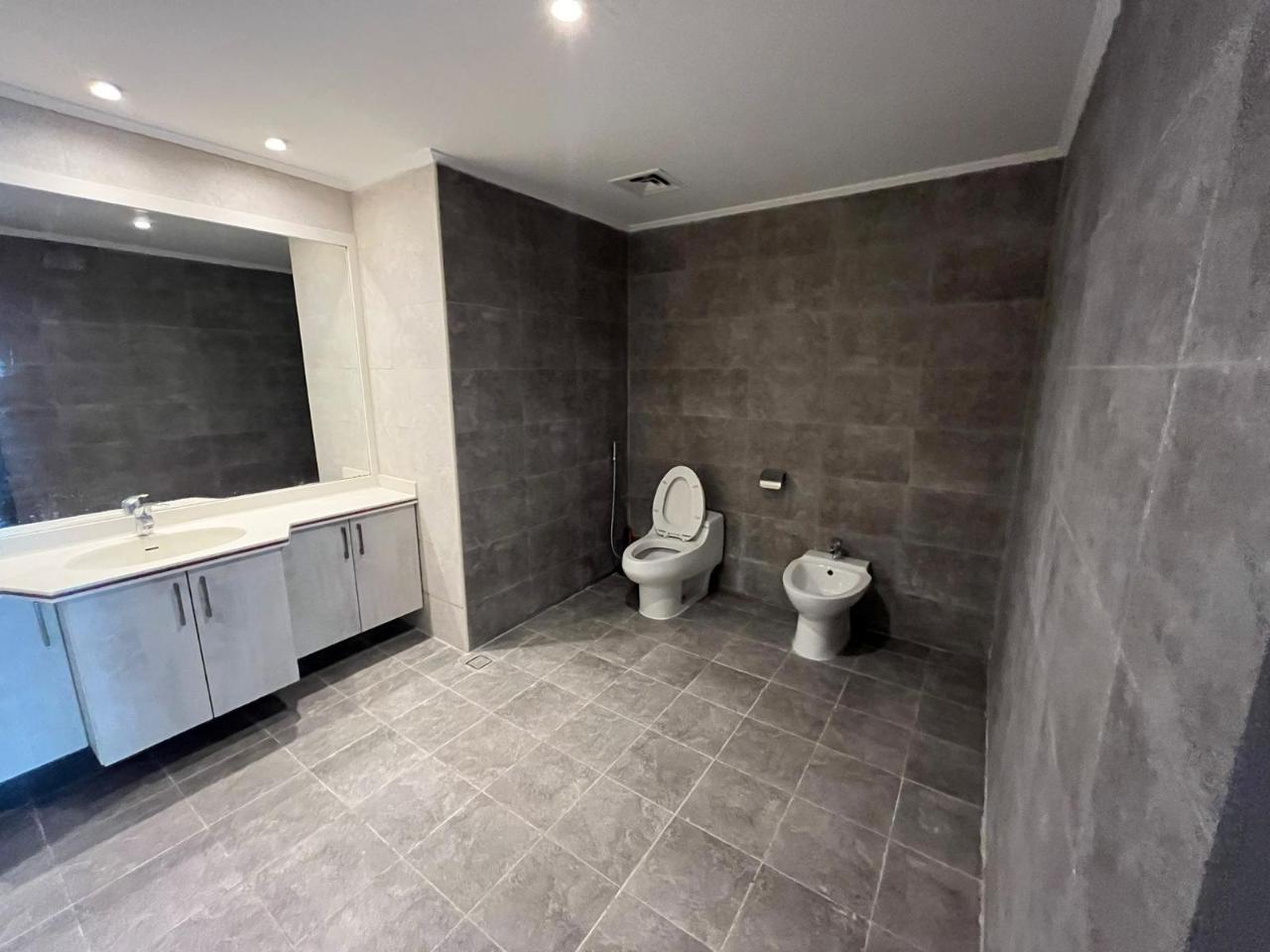 Spacious High-Floor 2BHK | 187 SQM | Porto Arabia thumbnail 8