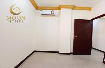 Apartment - 2 Bedrooms - 1 Bathroom for rent in Umm Ghuwailina 4 - Umm Ghuwailina - Doha