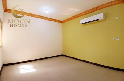 Apartment - 2 Bedrooms - 1 Bathroom for rent in Umm Ghuwailina 4 - Umm Ghuwailina - Doha