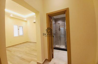 Apartment - 2 Bedrooms - 3 Bathrooms for rent in Thabit Bin Zaid Street - Al Mansoura - Doha