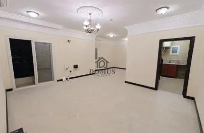 شقة - 3 غرف نوم - 3 حمامات للايجار في شارع انس - فريج بن محمود الشمالي - فريج بن محمود - الدوحة