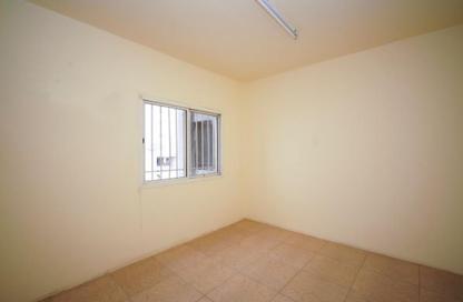 Apartment - 3 Bedrooms - 2 Bathrooms for rent in Bin Dirham 4 - Al Mansoura - Doha