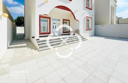 Villa - 4 Bedrooms - 5 Bathrooms for rent in Umm Qarn - Al Daayen