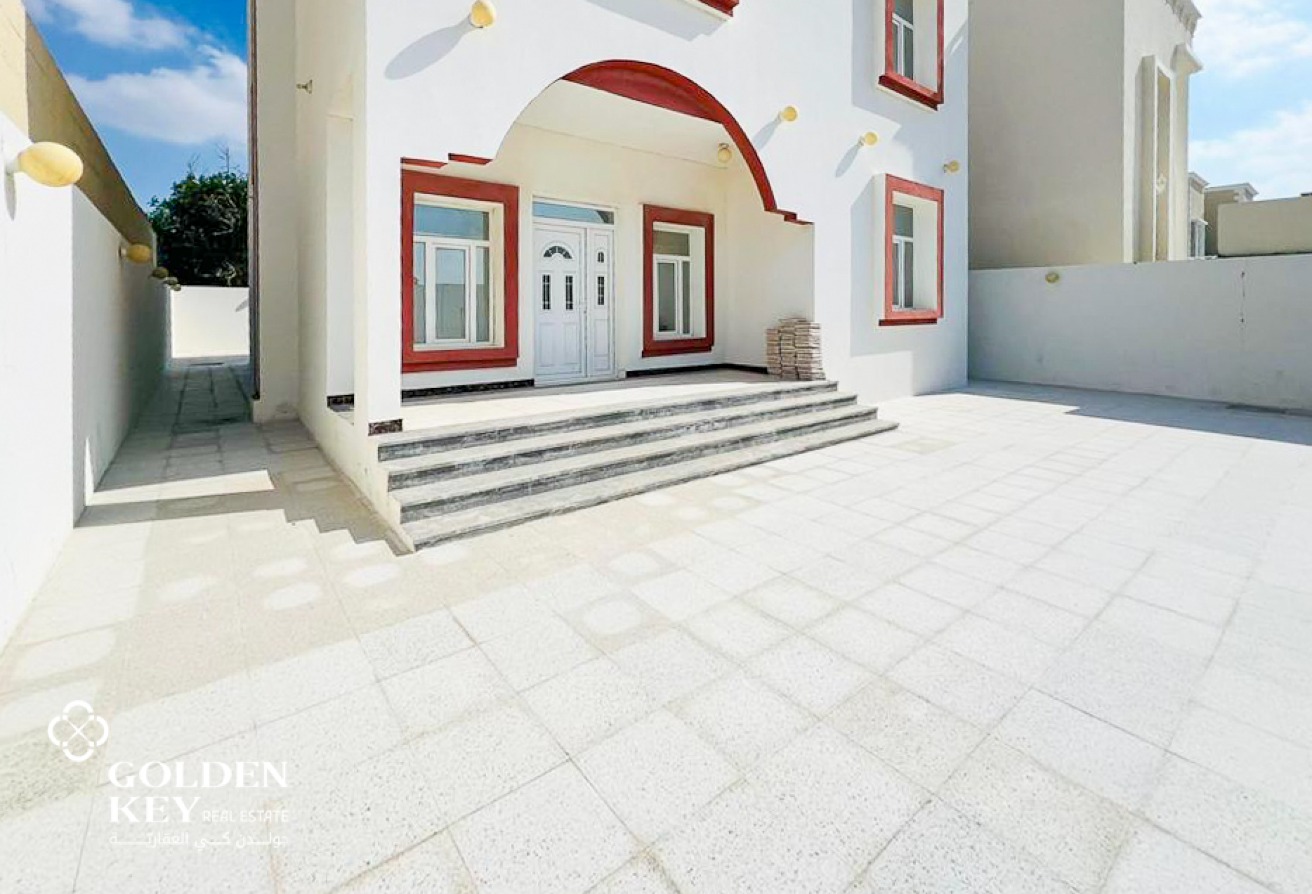 Spacious 4BR Villa with Penthouse | Unfurnished