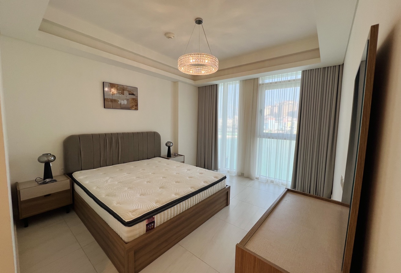 Luxury 1BR | Promenade Front thumbnail 5