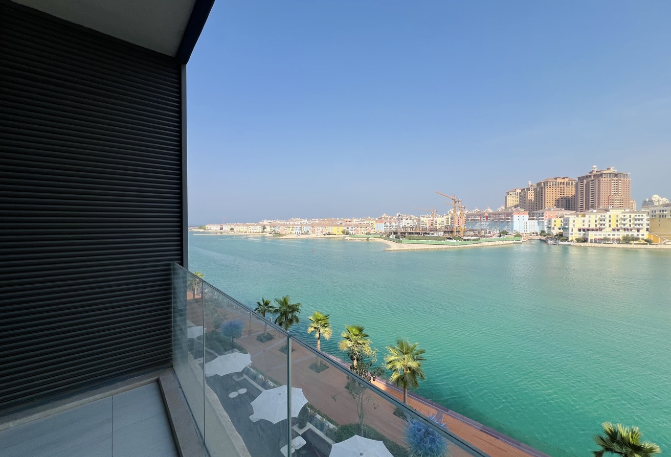 Luxury 1BR | Promenade Front thumbnail 17
