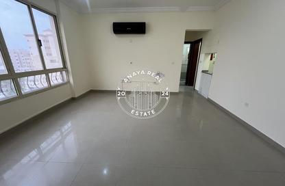 Apartment - 1 Bedroom - 1 Bathroom for rent in Umm Ghwailina Comm - Umm Ghuwalina - Umm Ghuwailina - Doha