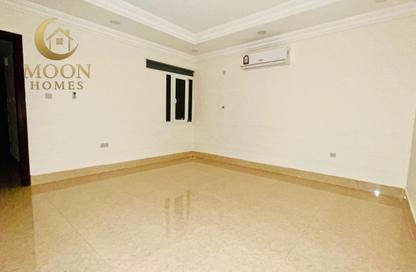 Apartment - 1 Bedroom - 2 Bathrooms for rent in Umm Ghwailina Comm - Umm Ghuwalina - Umm Ghuwailina - Doha
