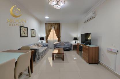 Apartment - 2 Bedrooms - 2 Bathrooms for rent in Umm Ghwailina Comm - Umm Ghuwalina - Umm Ghuwailina - Doha