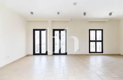 Apartment - 3 Bedrooms - 3 Bathrooms for rent in Carnaval - Qanat Quartier - The Pearl Island - Doha