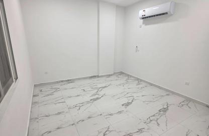 Apartment - 1 Bedroom - 2 Bathrooms for rent in Bin Omran 46 - Fereej Bin Omran - Doha