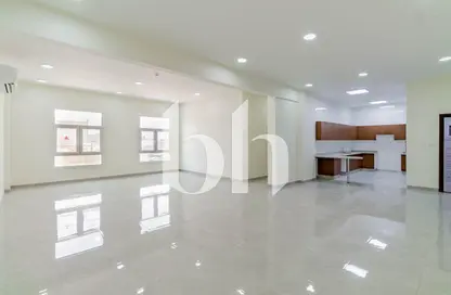 شقة - 3 غرف نوم - 3 حمامات للايجار في شارع الوعب - الوعب - الدوحة