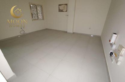 Apartment - 2 Bedrooms - 2 Bathrooms for rent in Umm Ghwailina Comm - Umm Ghuwalina - Umm Ghuwailina - Doha