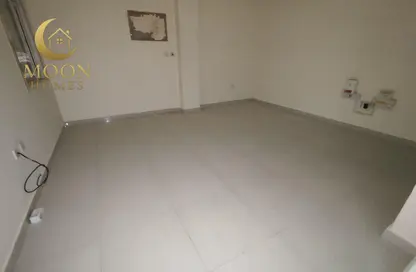 Apartment - 2 Bedrooms - 2 Bathrooms for rent in Umm Ghwailina Comm - Umm Ghuwalina - Umm Ghuwailina - Doha