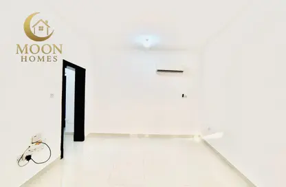 Apartment - 1 Bedroom - 1 Bathroom for rent in Umm Ghuwailina 4 - Umm Ghuwailina - Doha