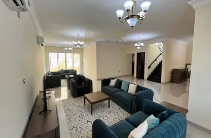 فيلا - 4 غرف نوم - 5 حمامات للايجار في واي فيلدج - ابو سدرة - الريان - الدوحة