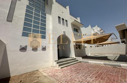 Villa - 3 Bedrooms - 5 Bathrooms for rent in Wadi Al Shaheeniya Street - Ain Khaled - Doha