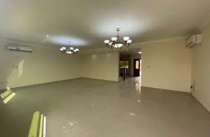 Compound - 4 Bedrooms - 5 Bathrooms for rent in Al Hanaa Street - Al Gharrafa - Doha