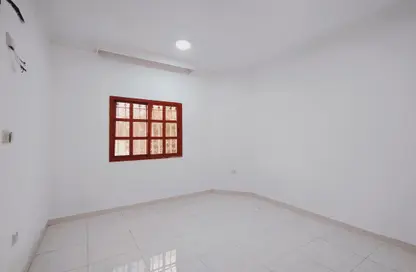 شقة - 2 غرف نوم - 2 حمامات للايجار في فريج كليب - الدوحة