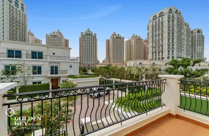 Villa - 6 Bedrooms - 7 Bathrooms for rent in Floresta Gardens - Floresta Gardens - The Pearl Island - Doha