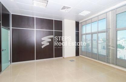 Office Space - Studio - 1 for rent in Ramada Commercial Building - Al Rawabi Street - Al Muntazah - Doha