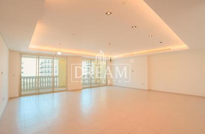 Apartment - 3 Bedrooms - 4 Bathrooms for sale in Viva West - Viva Bahriyah - The Pearl Island - Doha