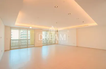 Apartment - 3 Bedrooms - 4 Bathrooms for sale in Viva West - Viva Bahriyah - The Pearl Island - Doha
