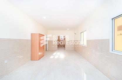 Labor Camp - Studio - 7+ Bathrooms for rent in Umm Salal Mahammad - Umm Salal City - Doha