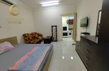 Apartment - Studio - 1 Bathroom for rent in Umm Ghwailina Comm - Umm Ghuwalina - Umm Ghuwailina - Doha
