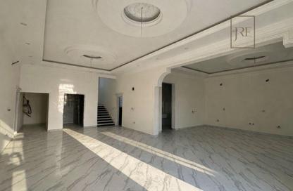 Villa - 6 Bedrooms - 7 Bathrooms for sale in Al Wukair - Al Wukair - Al Wakra